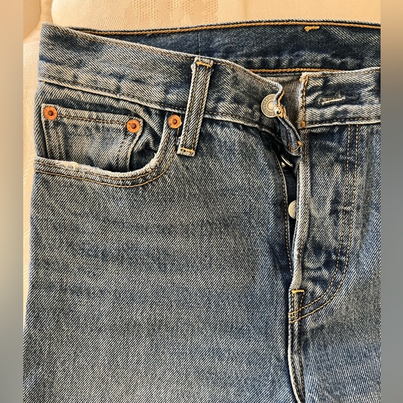 Levi’s Jeans - LIKE NEW - Picture 5 of 8